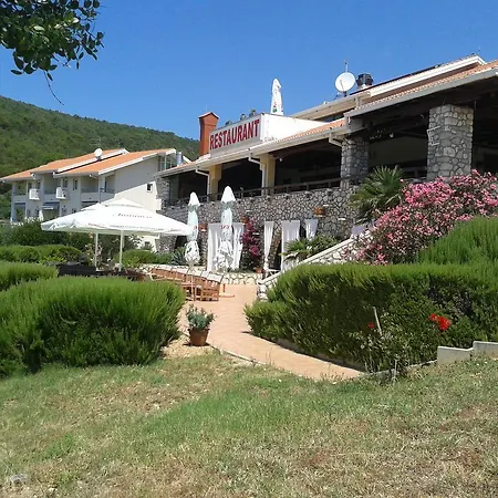 Zlatni Lav Hotel 4*