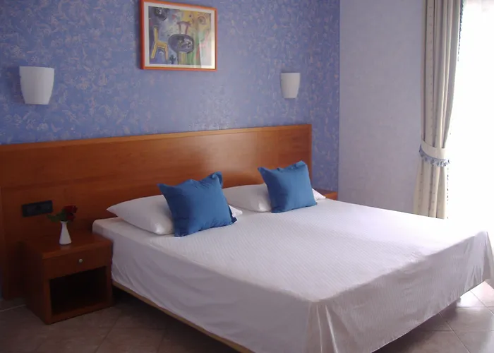Otel Zlatni Lav
