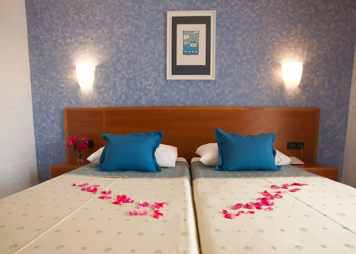 Otel Zlatni Lav