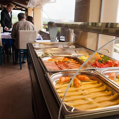 Zlatni Lav 4* Martinscica (Cres)