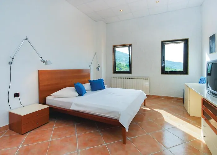 Zlatni Lav Hotel 4*