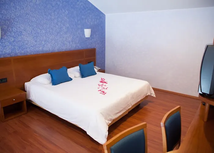 Zlatni Lav Hotel
