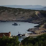 Zlatni Lav فندق 4*
