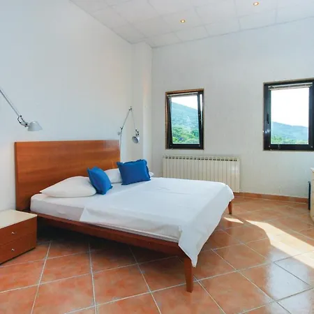 Zlatni Lav Szálloda 4*