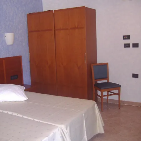 Zlatni Lav Hotel
