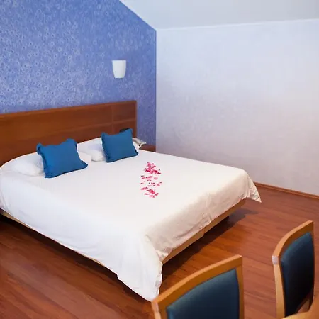 Zlatni Lav Hotel