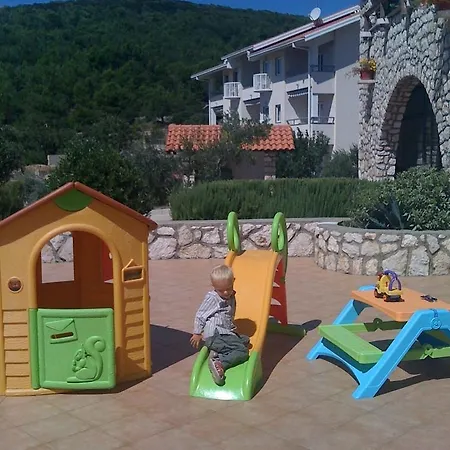 Zlatni Lav 4*